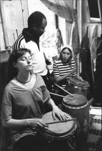 Frisner Augustin teaches Kathy Jackson (left) and Lois Wilcken at a class in Manhattan, May 1983.